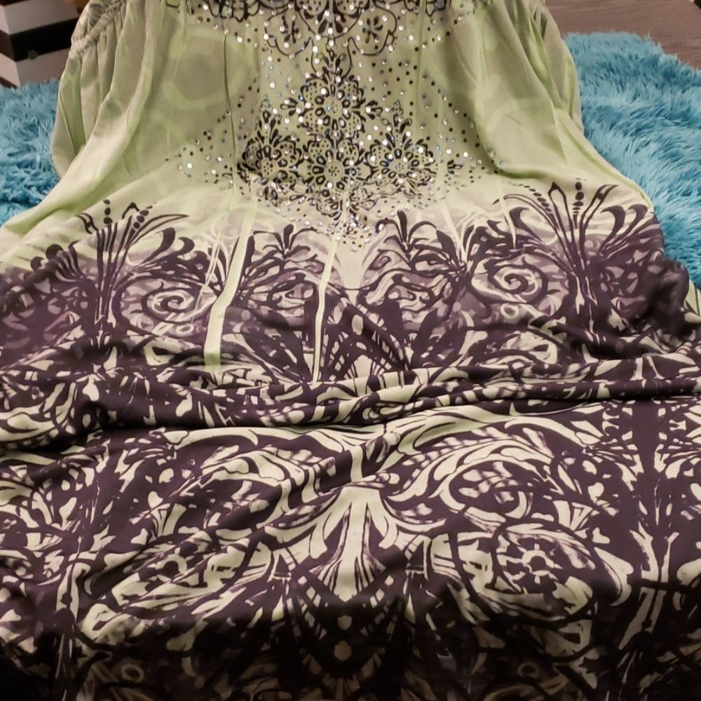 Dress - Picture 2 of 2